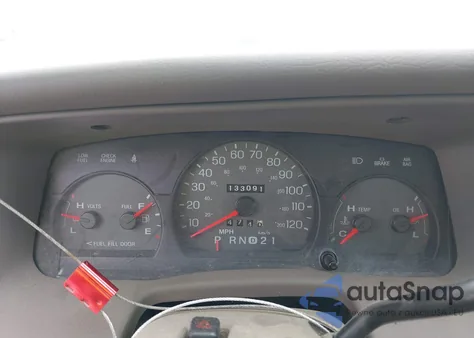 2000 Mercury Grand Marquis Gs z USA, uszkodzony, nr VIN 2MEFM74W2YX743938